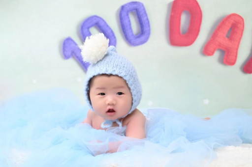 渑池宝宝喜欢搓脚 渑池宝宝喜欢搓脚